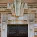 ...con una trabeazione di stampo neoclassico con triglifi e cornice a dentelli spezzata da un massiccio elemento centrale